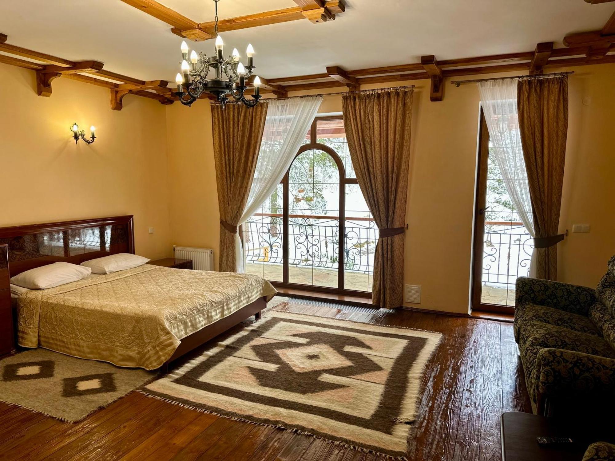 Hotel Dykyi Med Tatariv Dış mekan fotoğraf