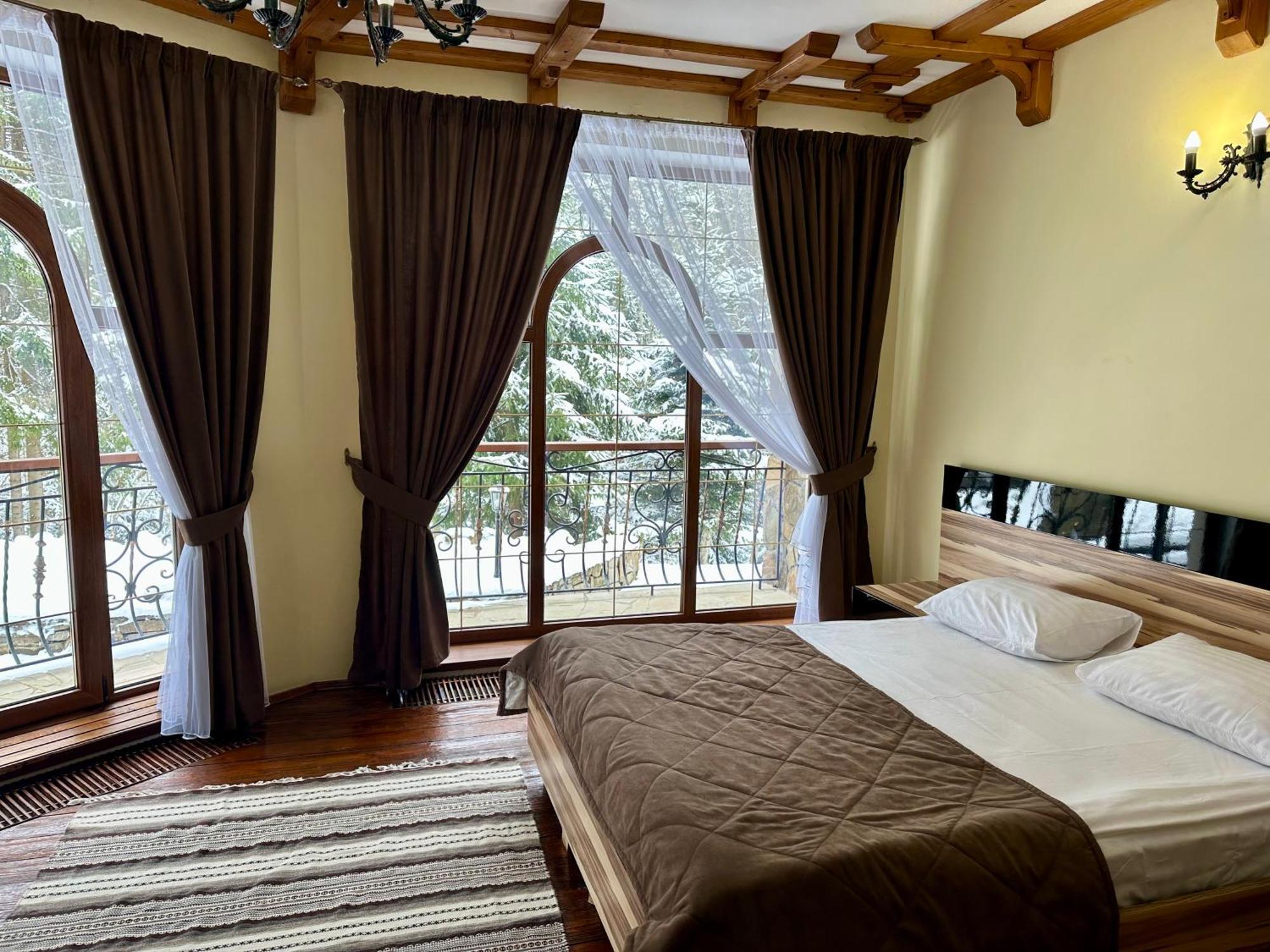 Hotel Dykyi Med Tatariv Dış mekan fotoğraf